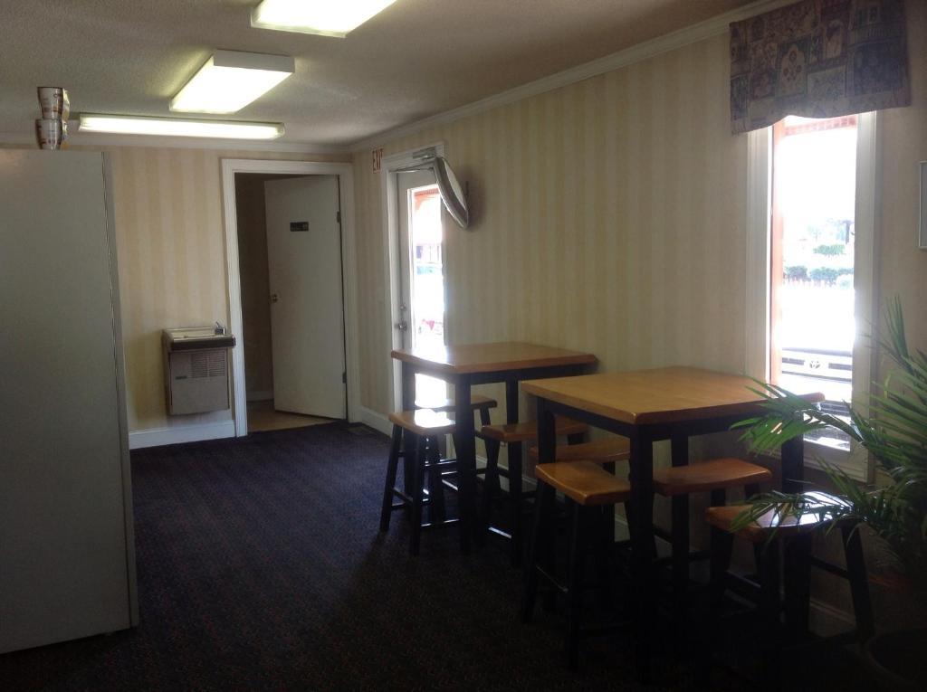 Knights Inn - Cayce Экстерьер фото